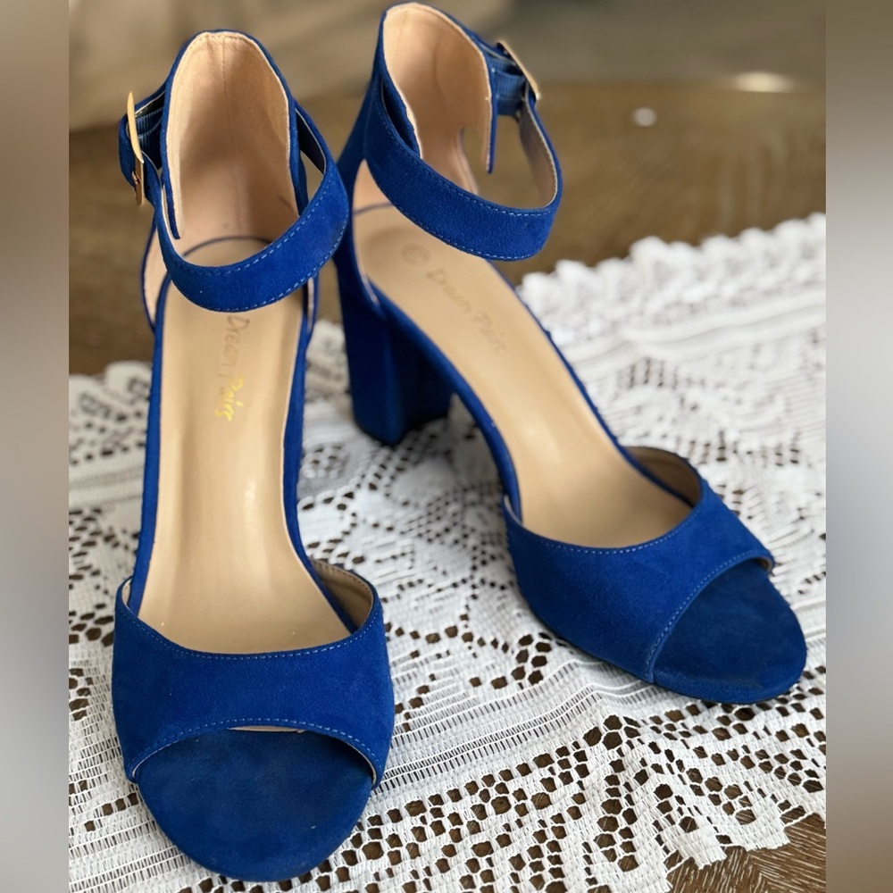 Dream Pairs 7 1/2 Blue Suede Ankle Strap Heels LIKE NEW!